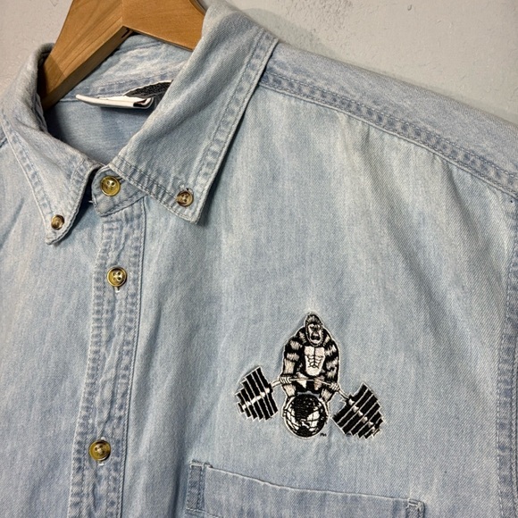 Vintage‎ World Gym Logo Embroidered Light Blue Denim Shirt - Picture 1 of 6